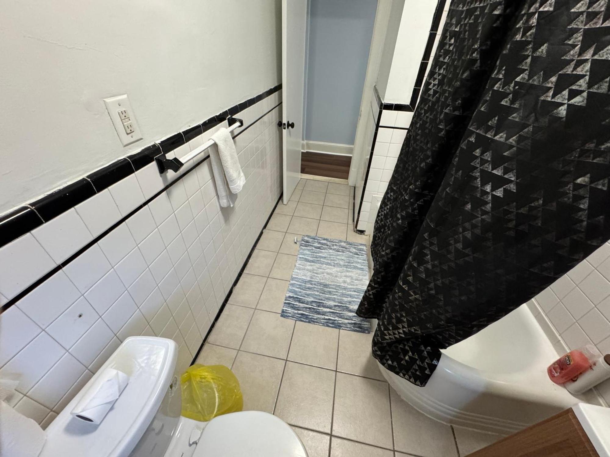 Beautiful Updated 4br In Dc With Easy Parking Apartment