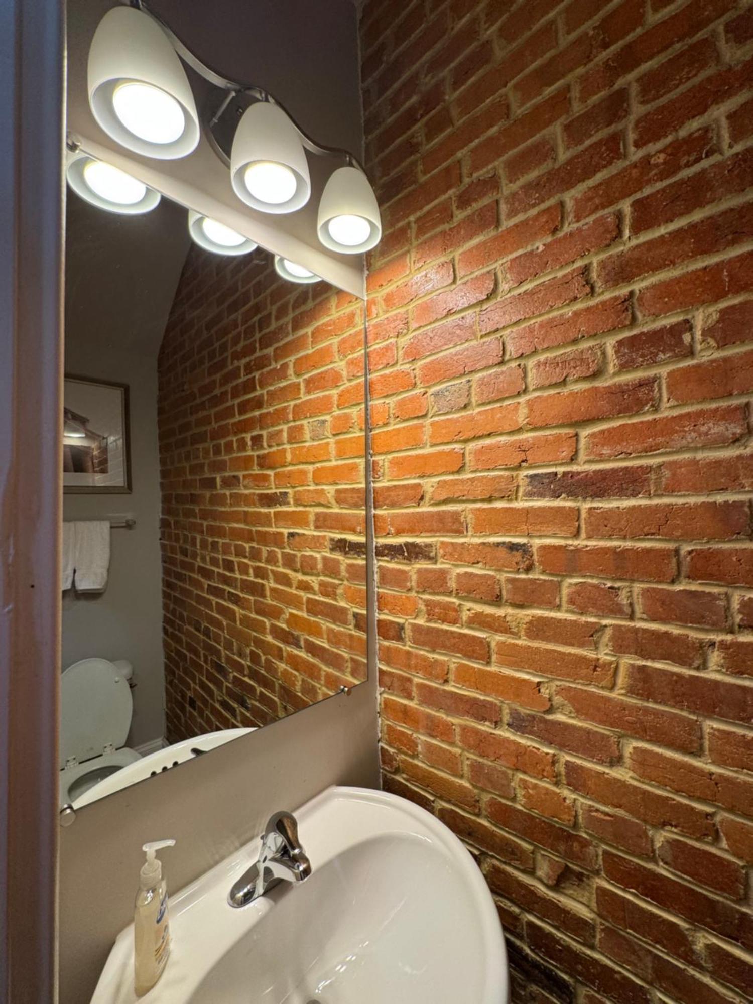 Classy Victorian Brownstone Subway Shopping Holiday home Washington