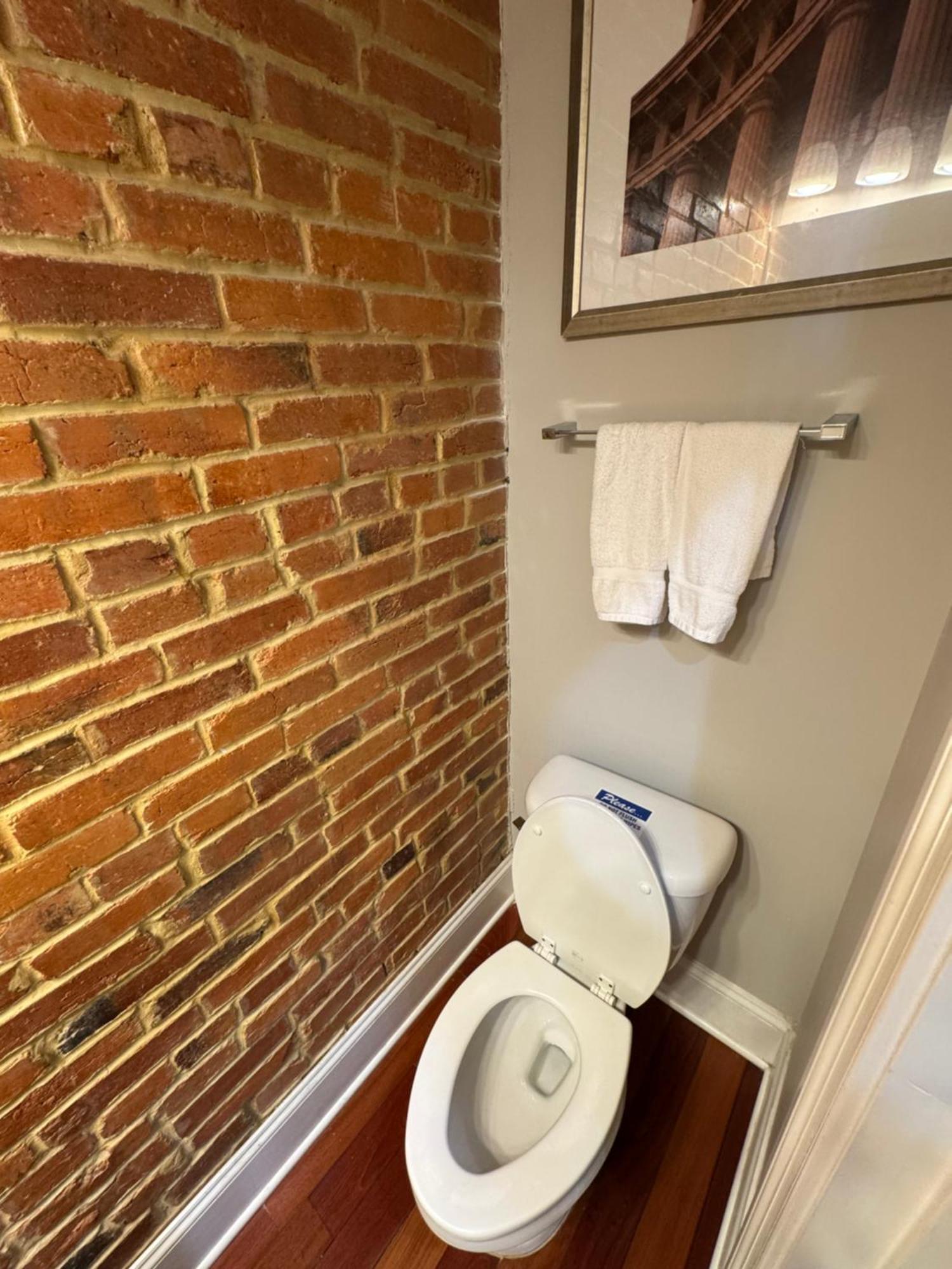 Classy Victorian Brownstone Subway Shopping * Washington