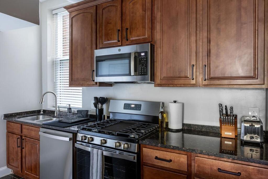 Luxury 3br With Parking In Heart Of Dc - Steps To Metro Apartment