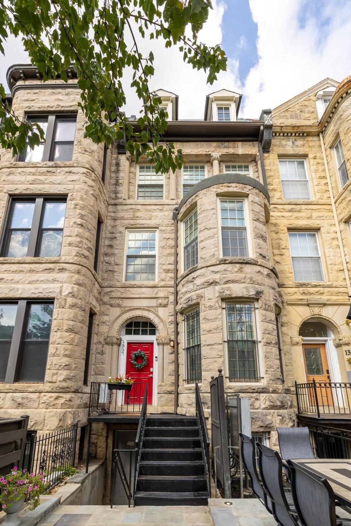 Luxury 3br With Parking In Heart Of Dc - Steps To Metro Apartment *