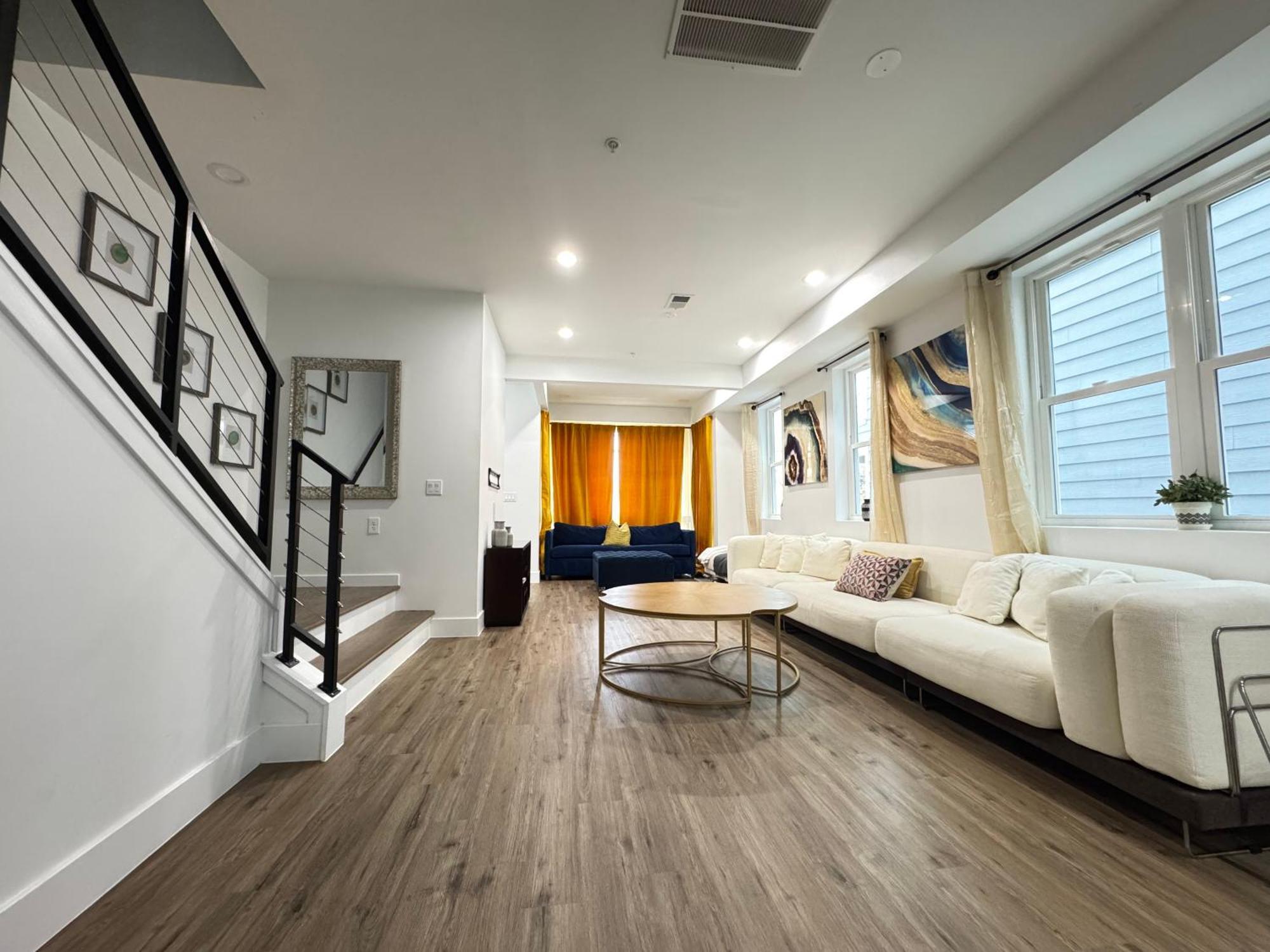 Lux Spacious Townhouse 4br In Dc Holiday home *
