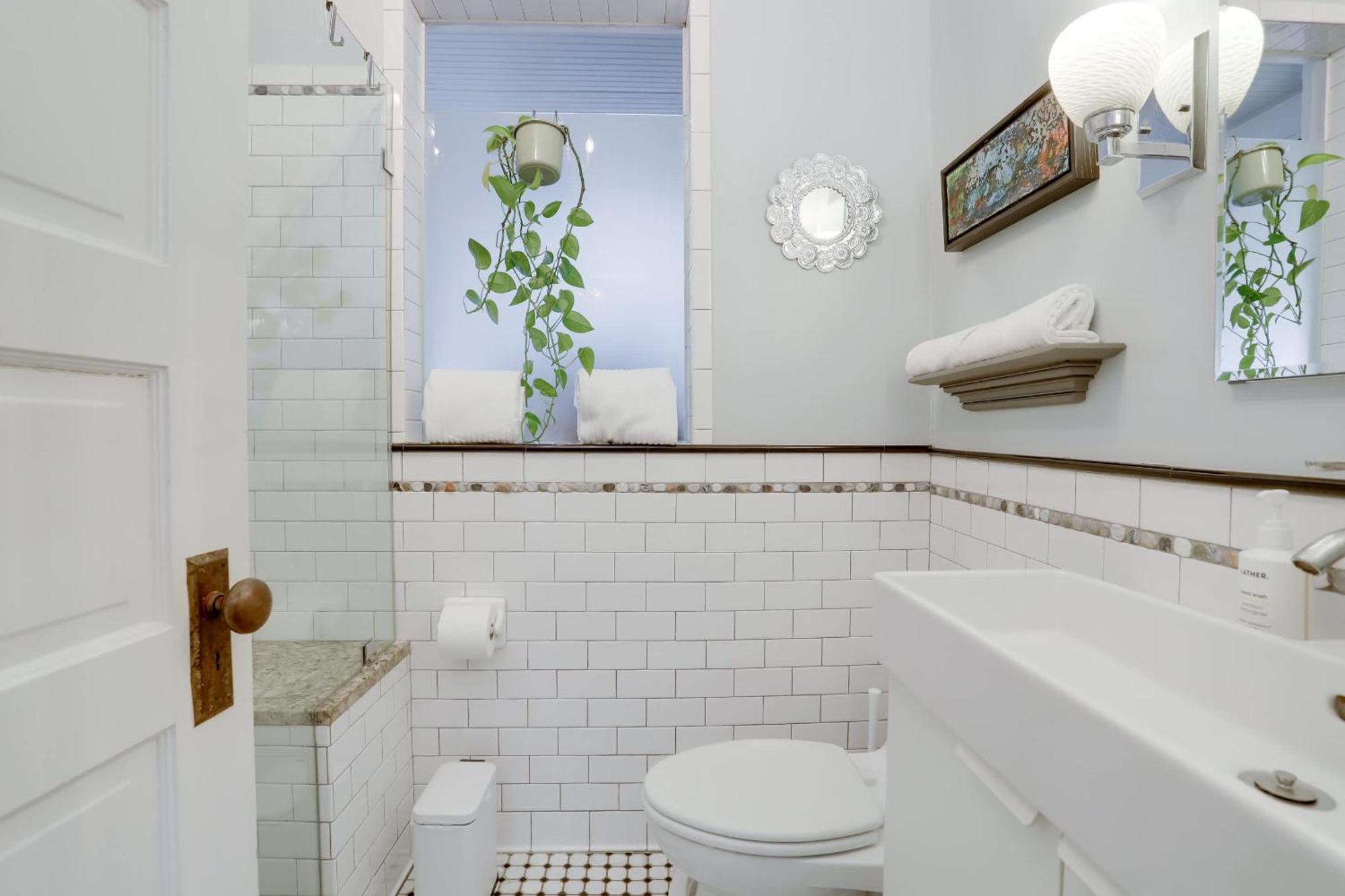 Sojourn Eclectic Capitol Hill Sleeps 4 * Washington