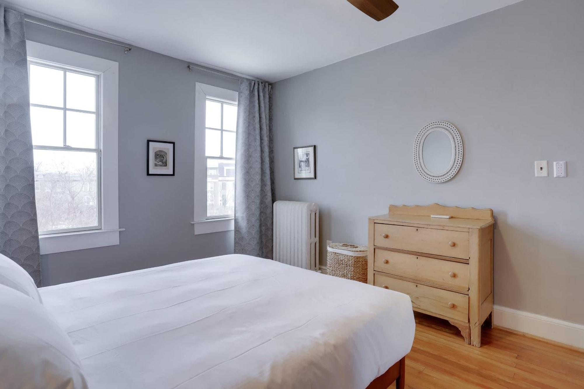 Apartment Sojourn Eclectic Capitol Hill Sleeps 4 *