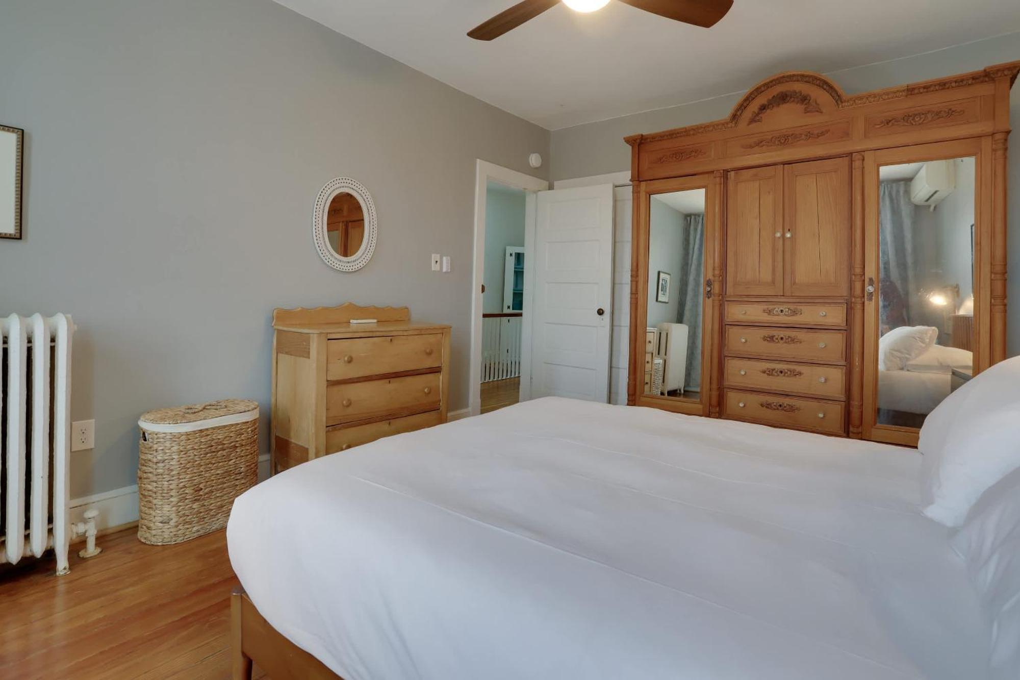 Sojourn Eclectic Capitol Hill Sleeps 4 *
