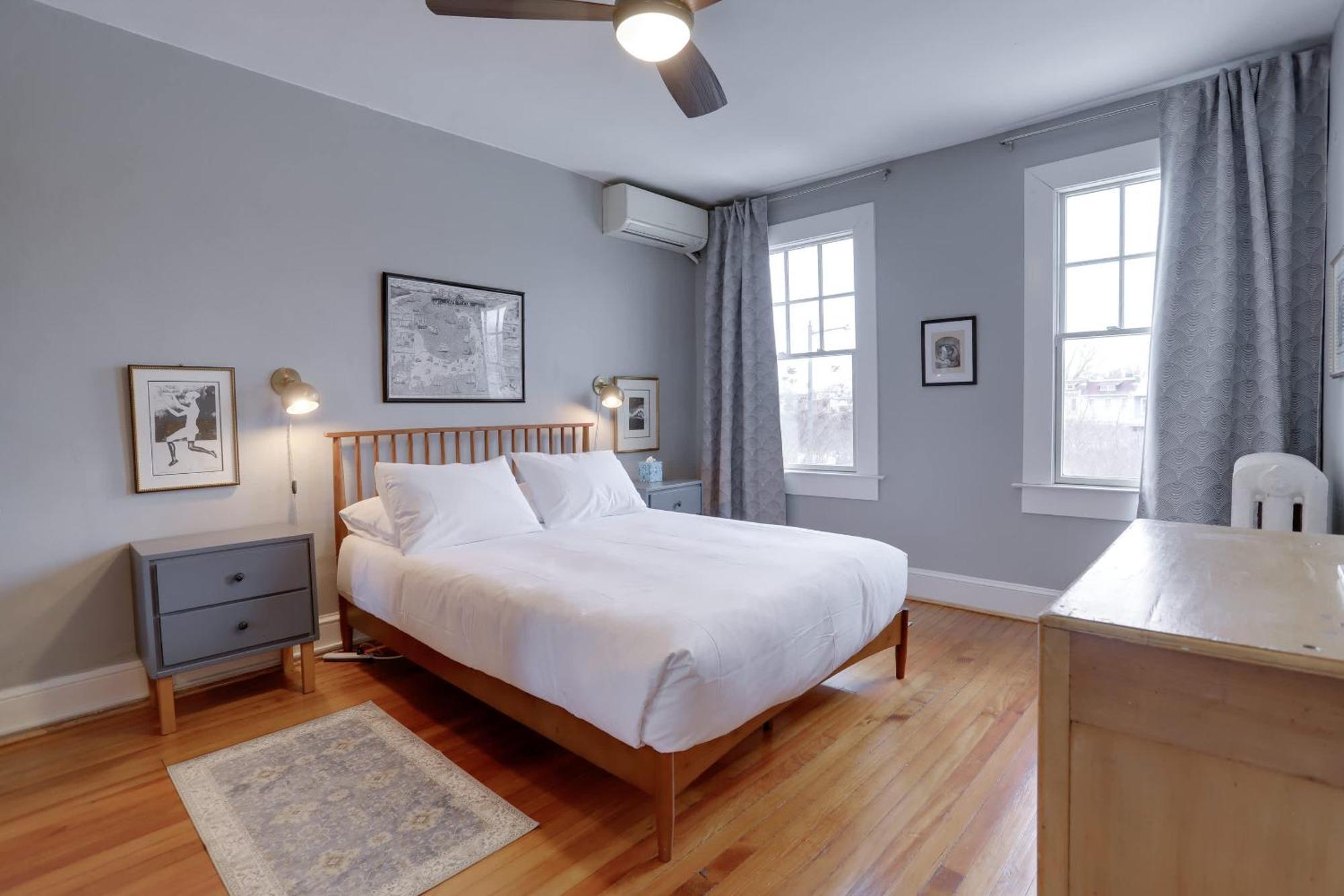 Apartment Sojourn Eclectic Capitol Hill Sleeps 4