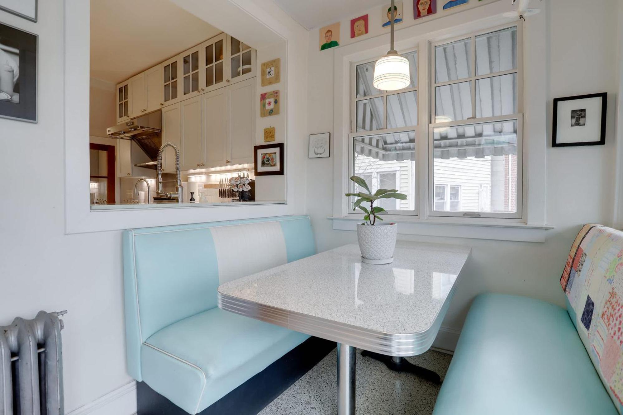 Sojourn Eclectic Capitol Hill Sleeps 4 Apartment Washington