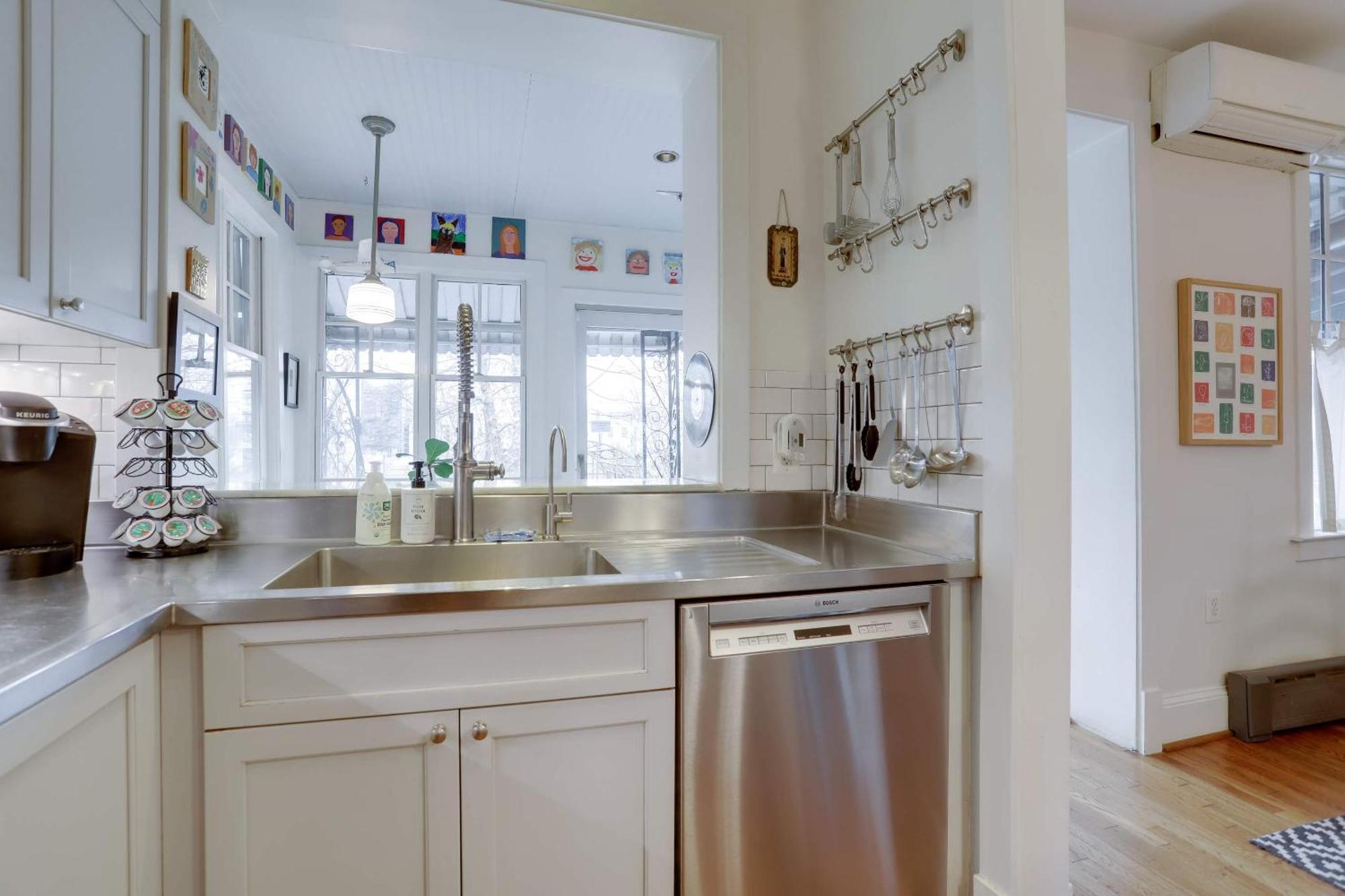 Sojourn Eclectic Capitol Hill Sleeps 4