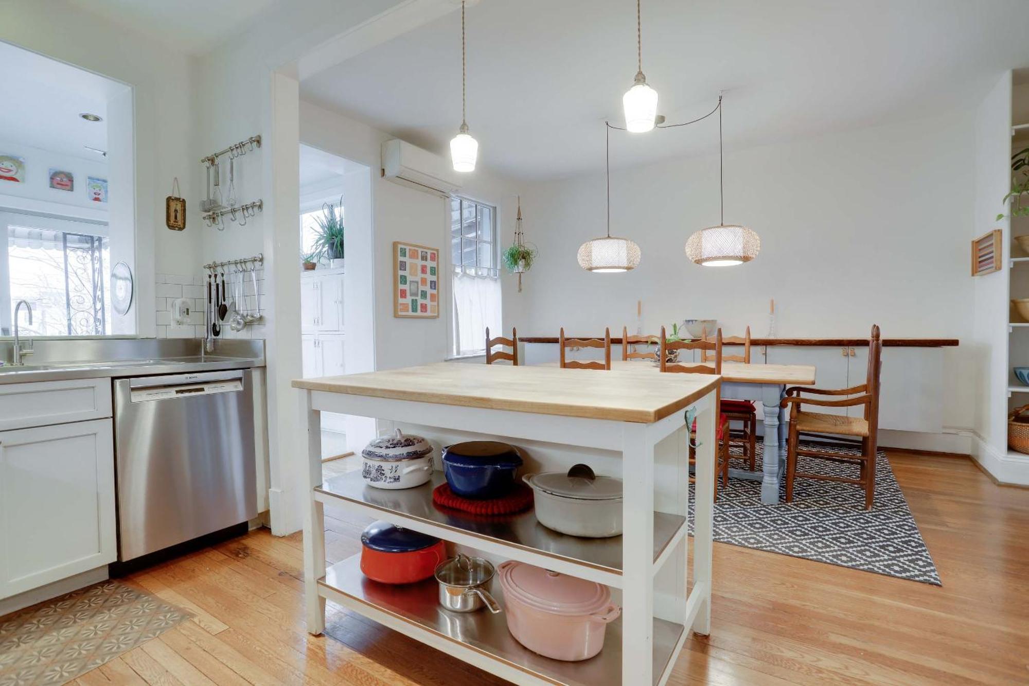 Apartment Sojourn Eclectic Capitol Hill Sleeps 4