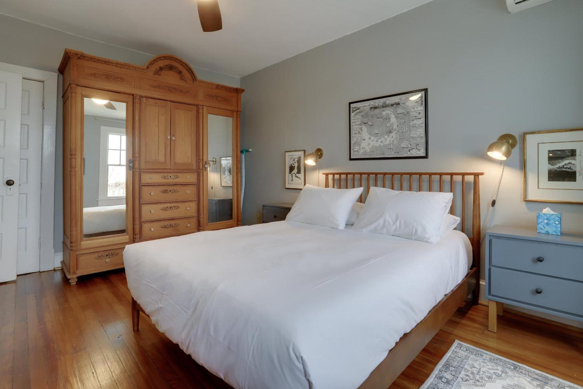 Apartment Sojourn Eclectic Capitol Hill Sleeps 4