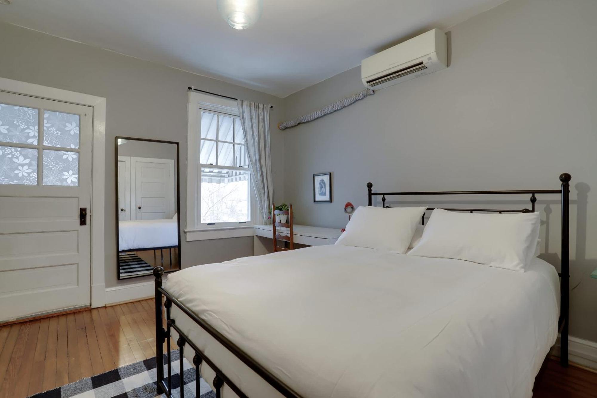 Apartment Sojourn Eclectic Capitol Hill Sleeps 4 Washington