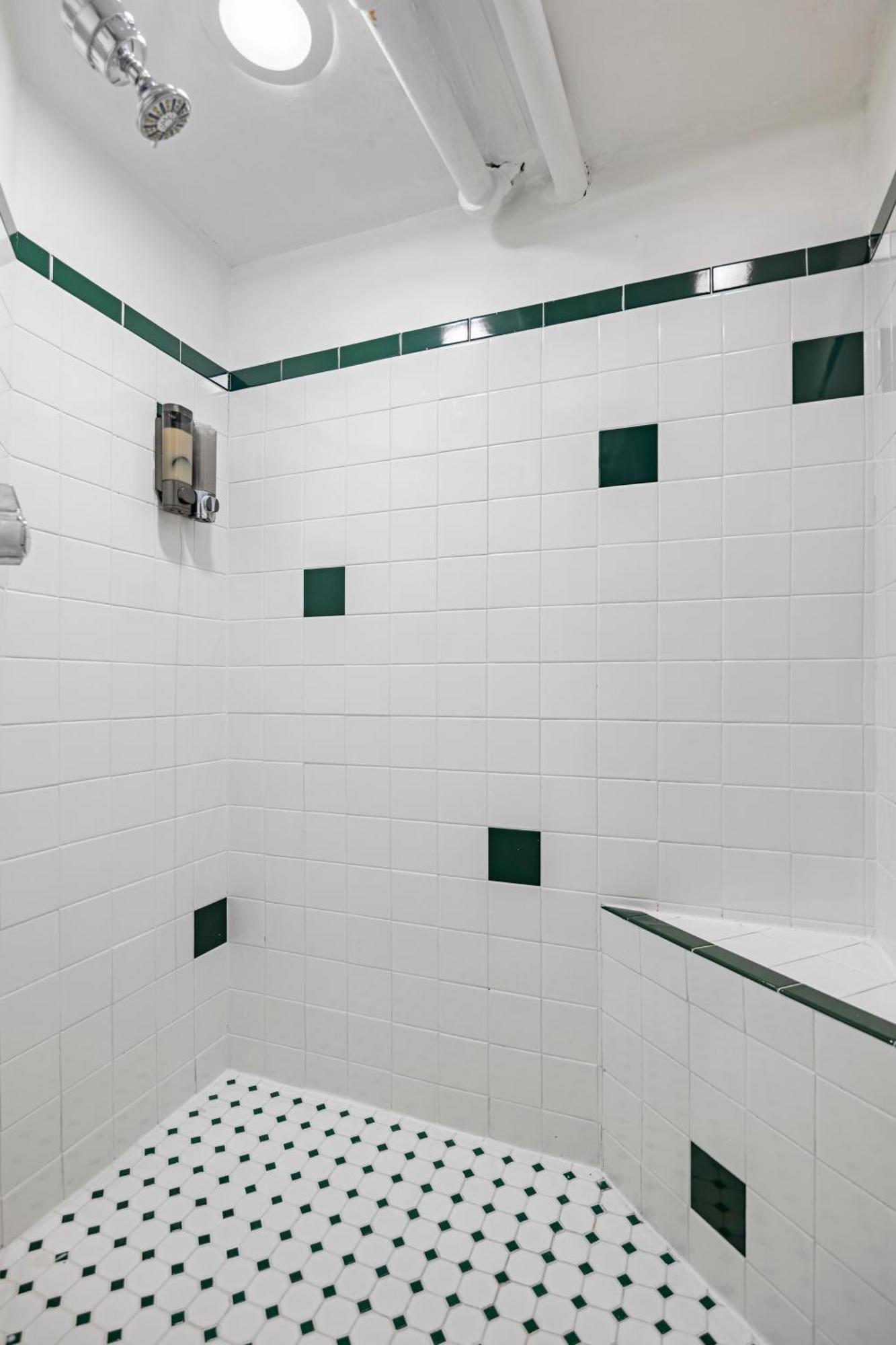 Columbia Heights Townhouse Bed & Breakfast