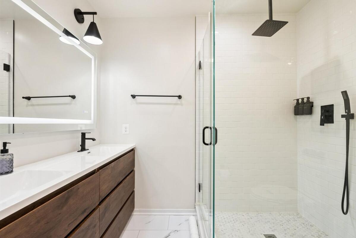 Modern Dc - 3 Bedroom With Parking Washington