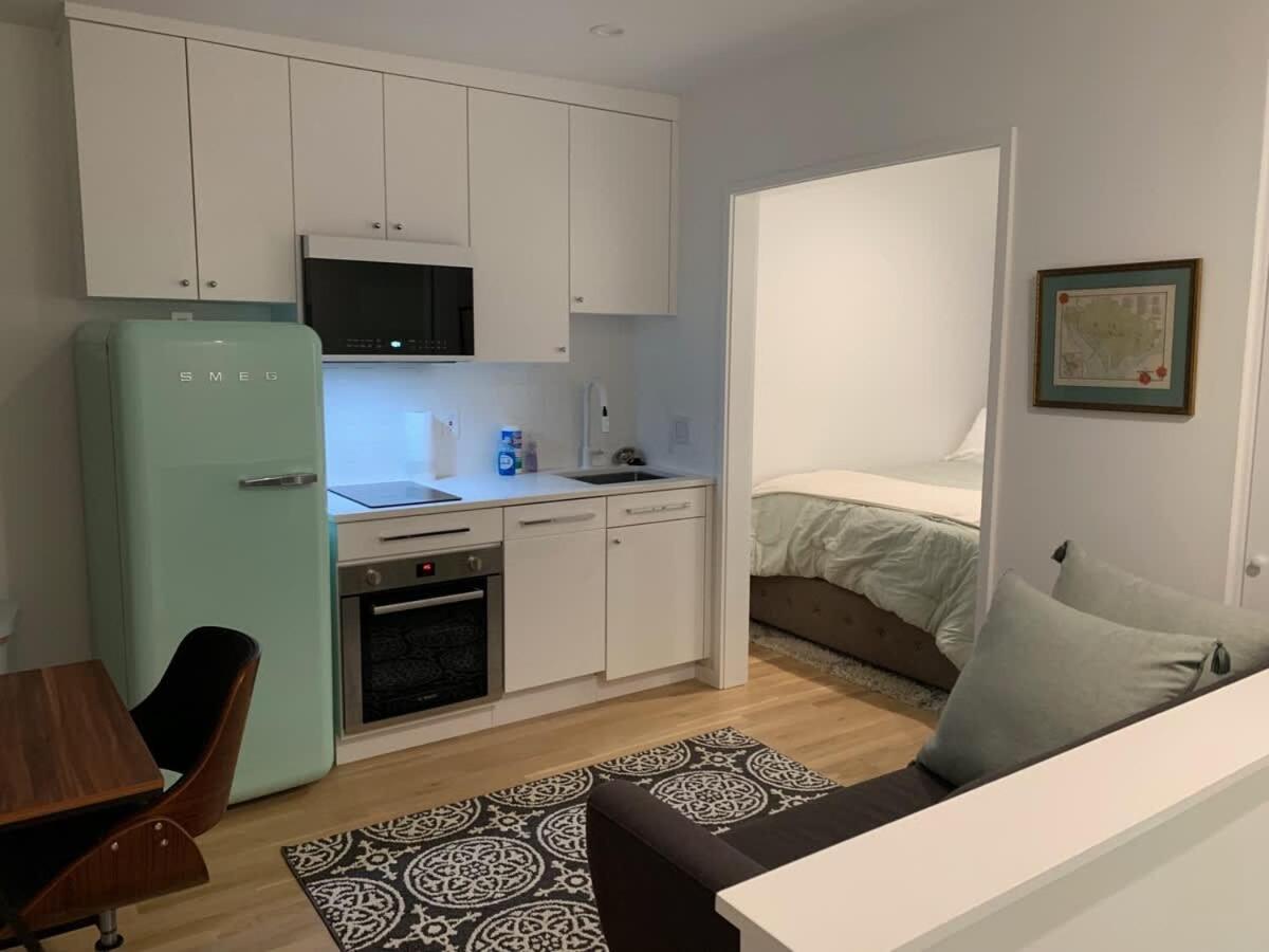 Sojourn's Eastern Market Carriage House Sleeps 2 Apartment Washington