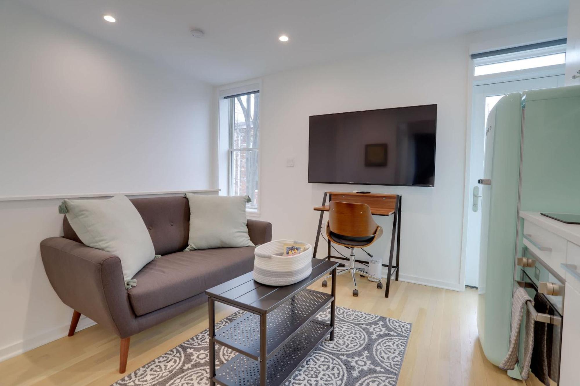 Apartment Sojourn's Eastern Market Carriage House Sleeps 2 *