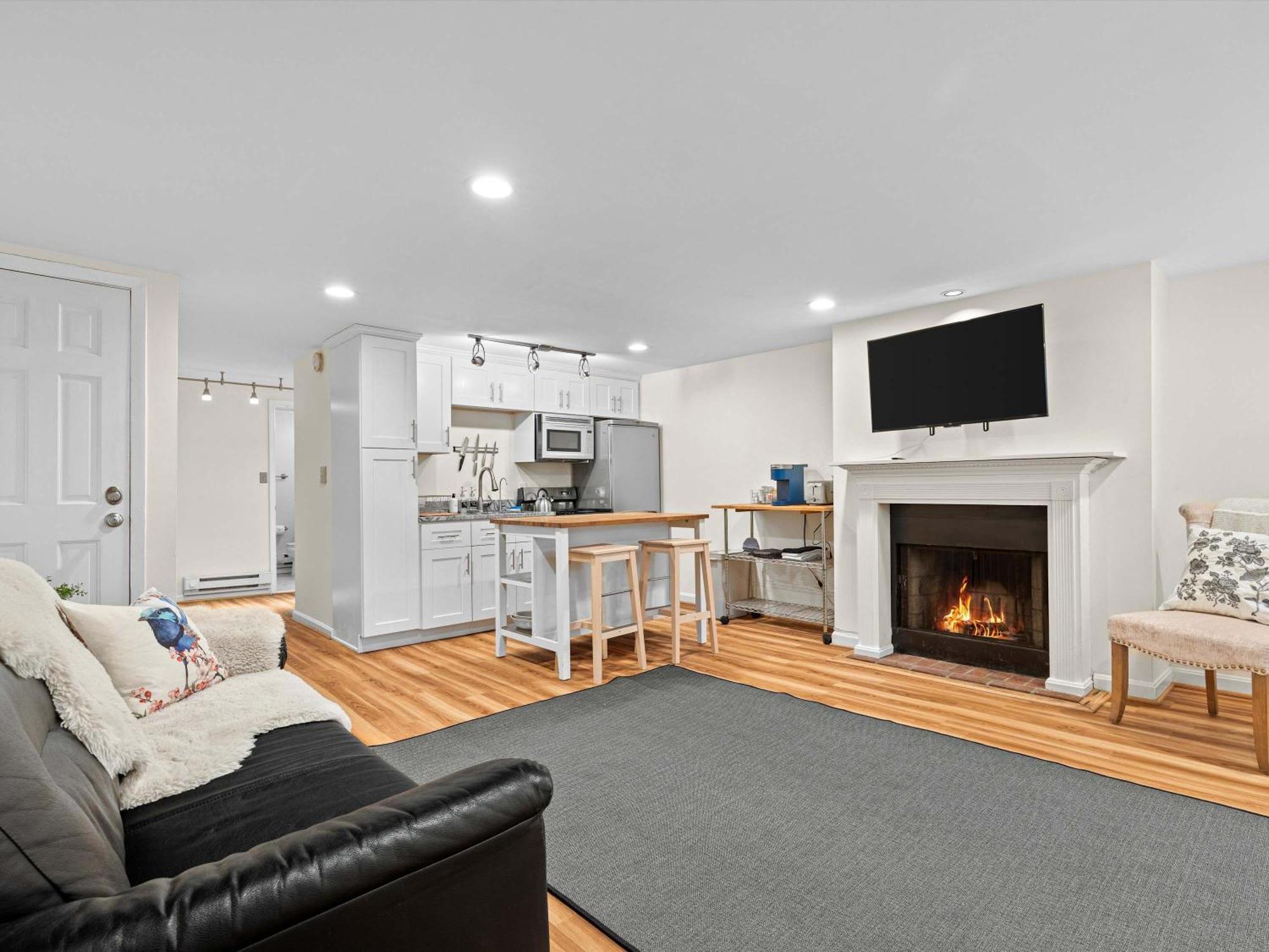 Ideally Located Urban Oasis Free Parking Washington