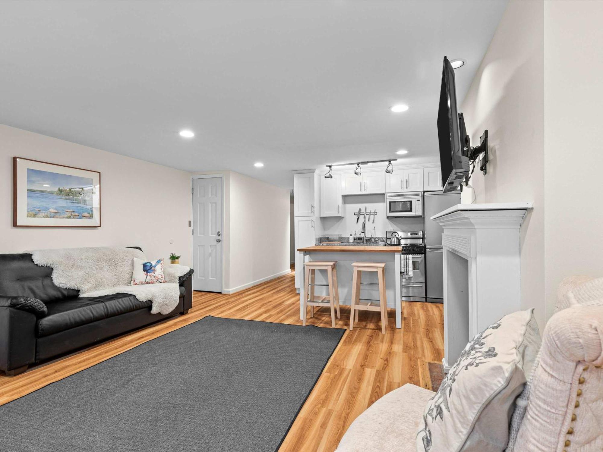 Apartment Ideally Located Urban Oasis Free Parking Washington