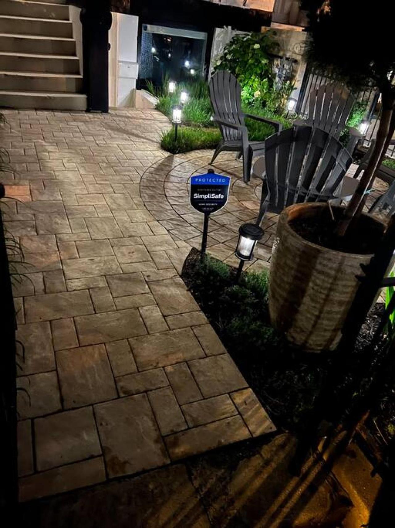 Apartment Basement In Renovated 110 Yo Row