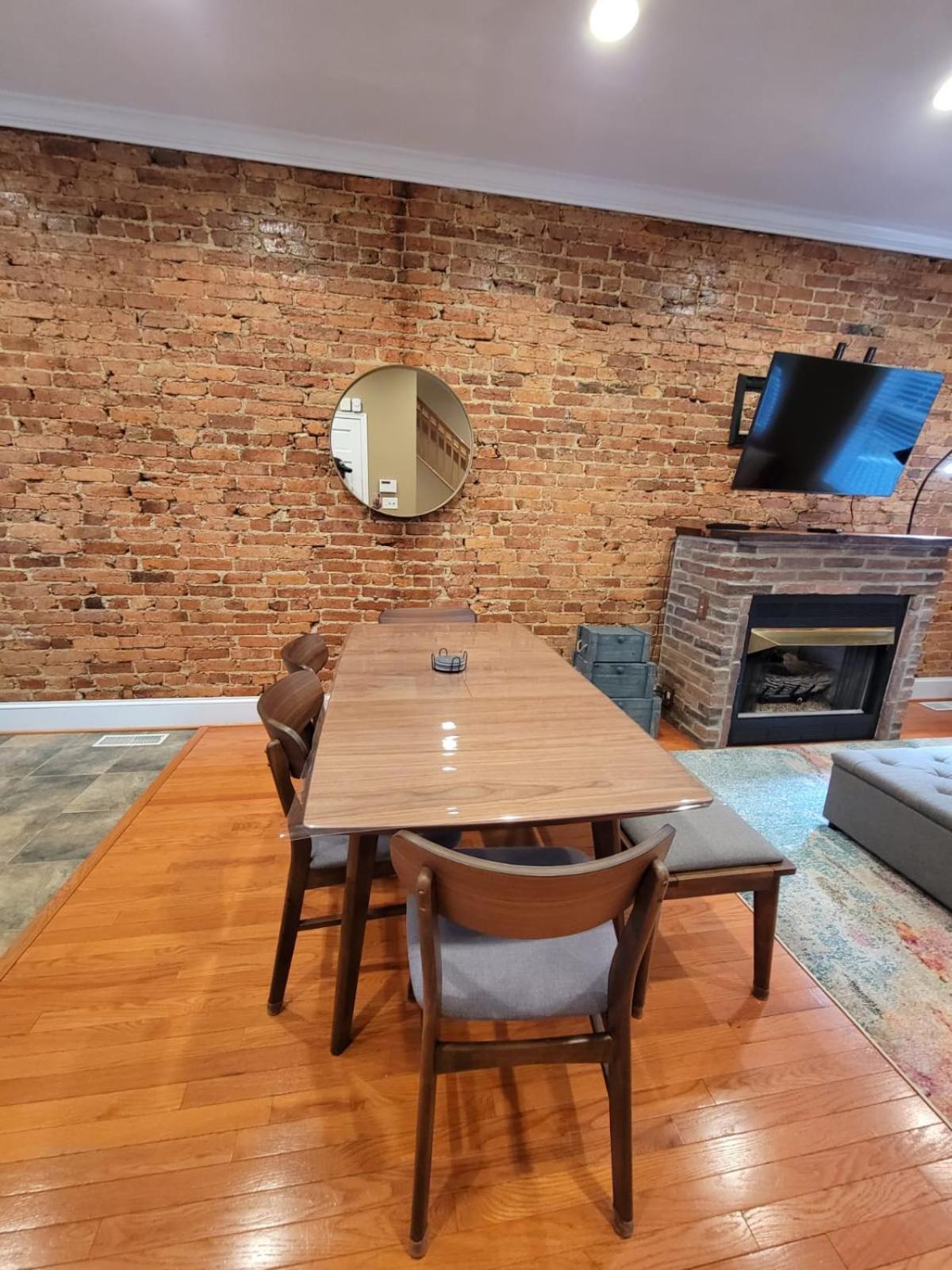 Historic Capitol Hill Townhouse Apartment Washington