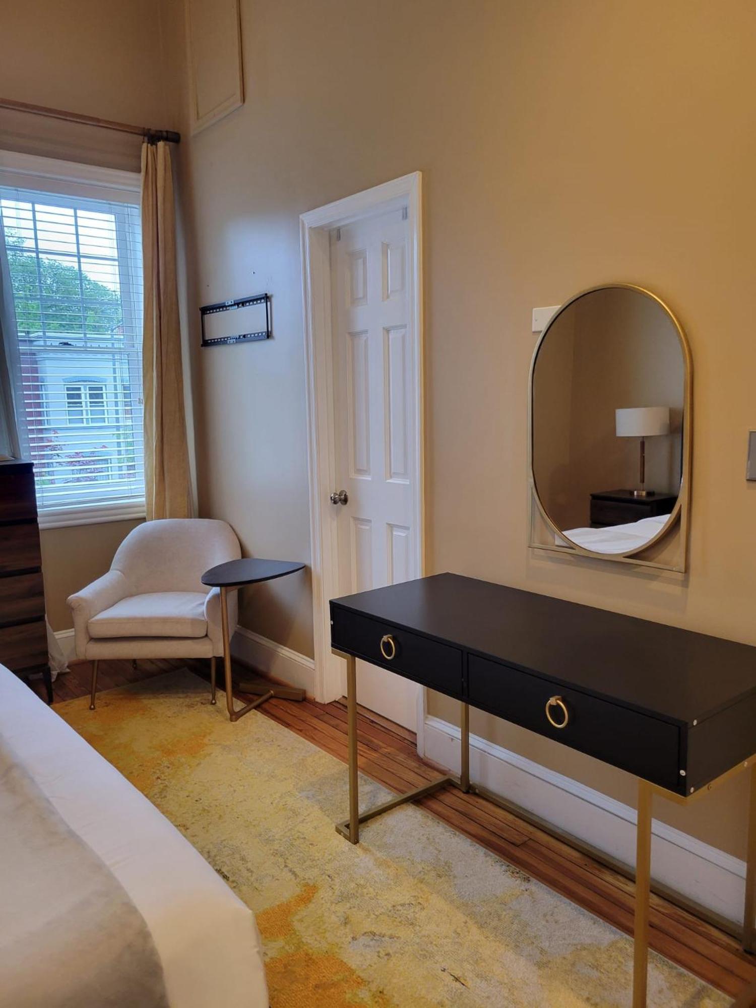 Apartment Historic Capitol Hill Townhouse