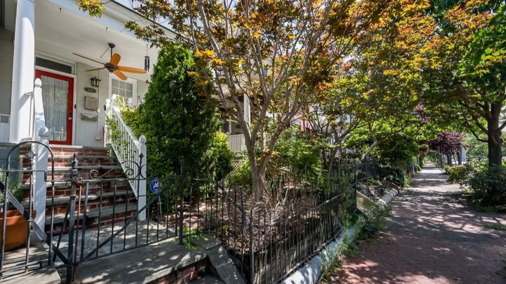 Historic Capitol Hill Townhouse Apartment Washington