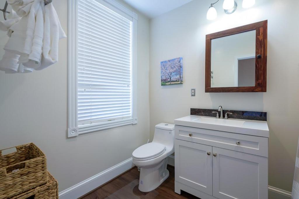 Historic Capitol Hill Townhouse Apartment