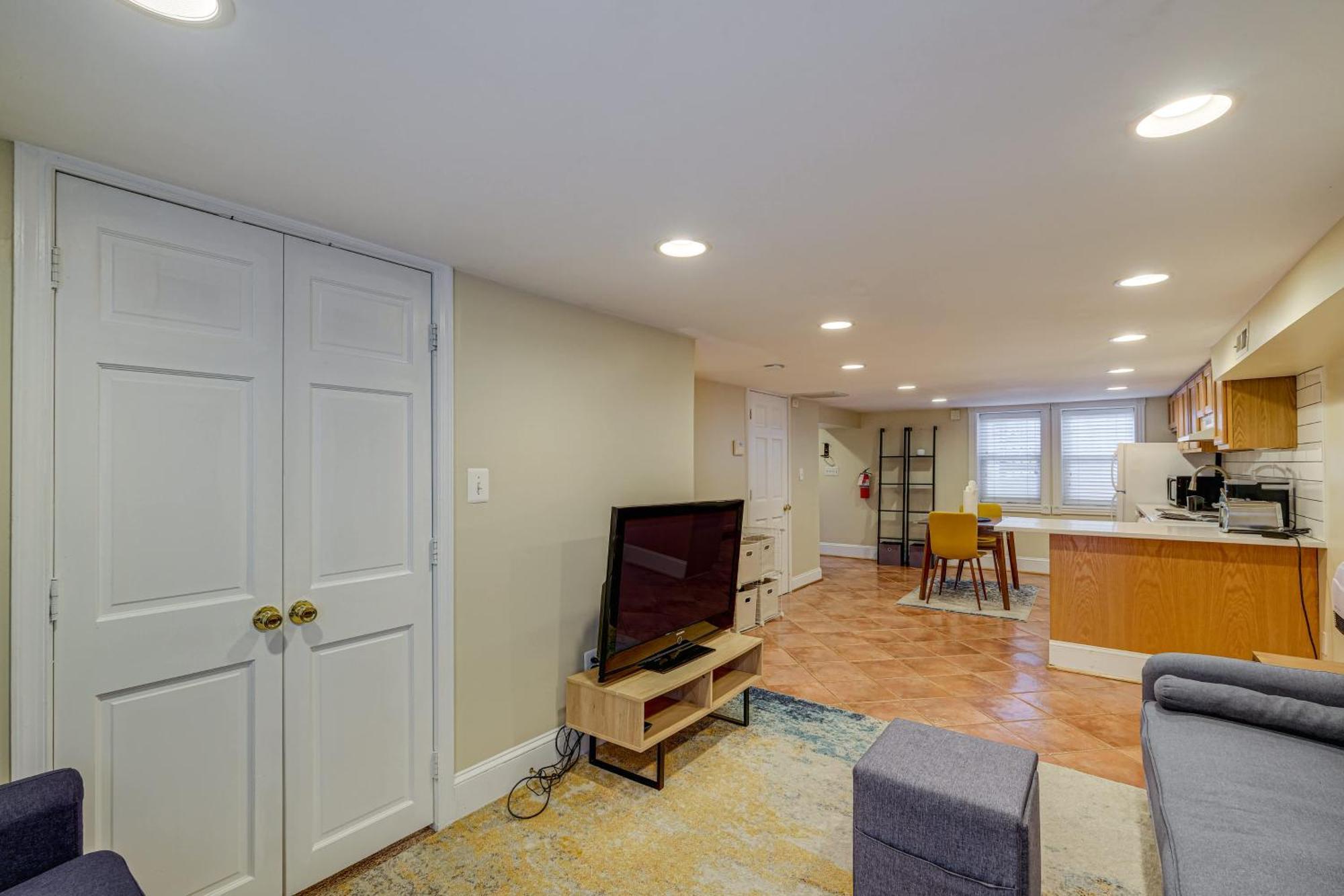 Historic Capitol Hill Townhouse Apartment Washington