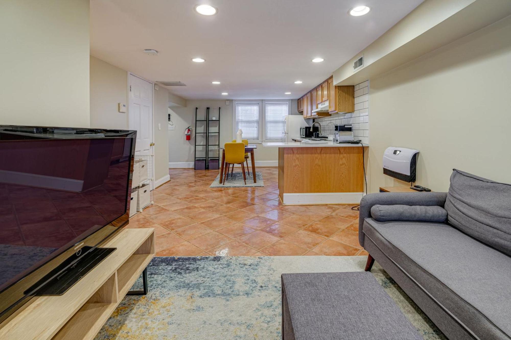 Historic Capitol Hill Townhouse Apartment