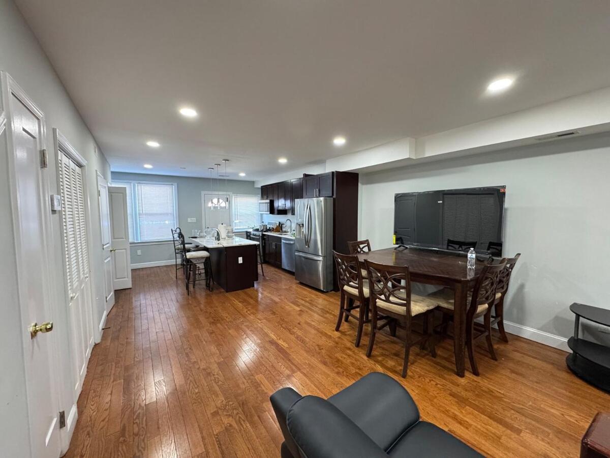 Beautiful 3br Updated House Dc - Private Parking Washington