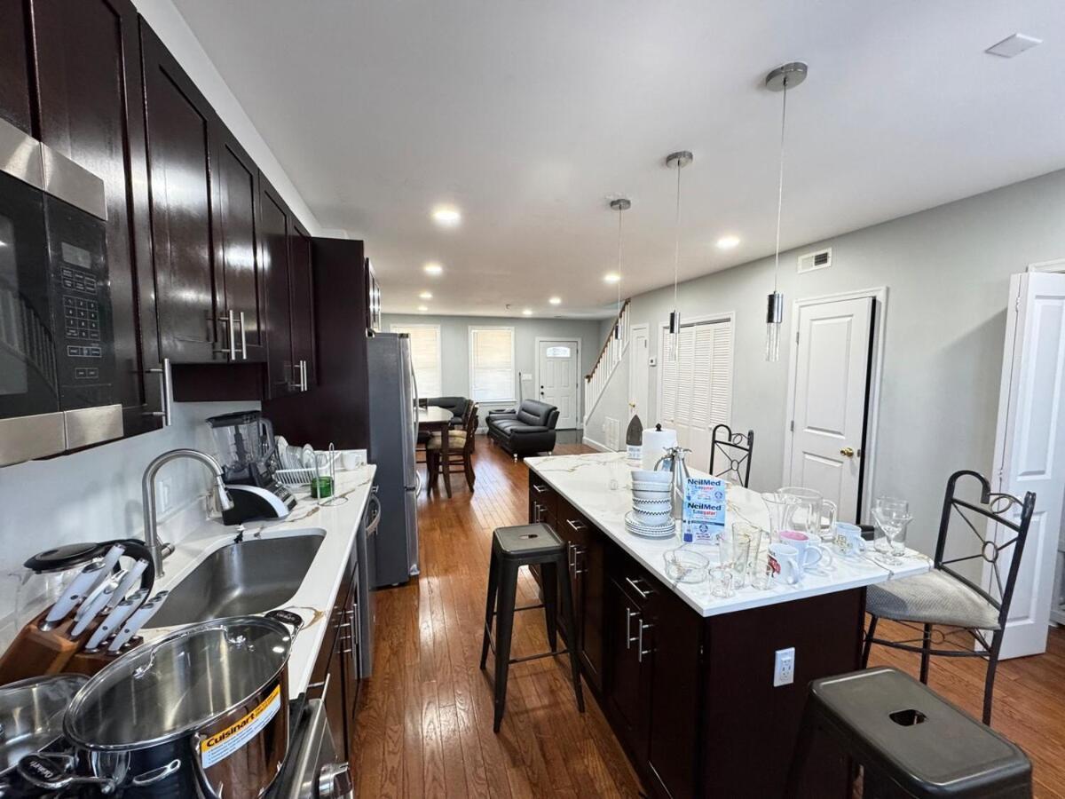 Beautiful 3br Updated House Dc - Private Parking Holiday home *