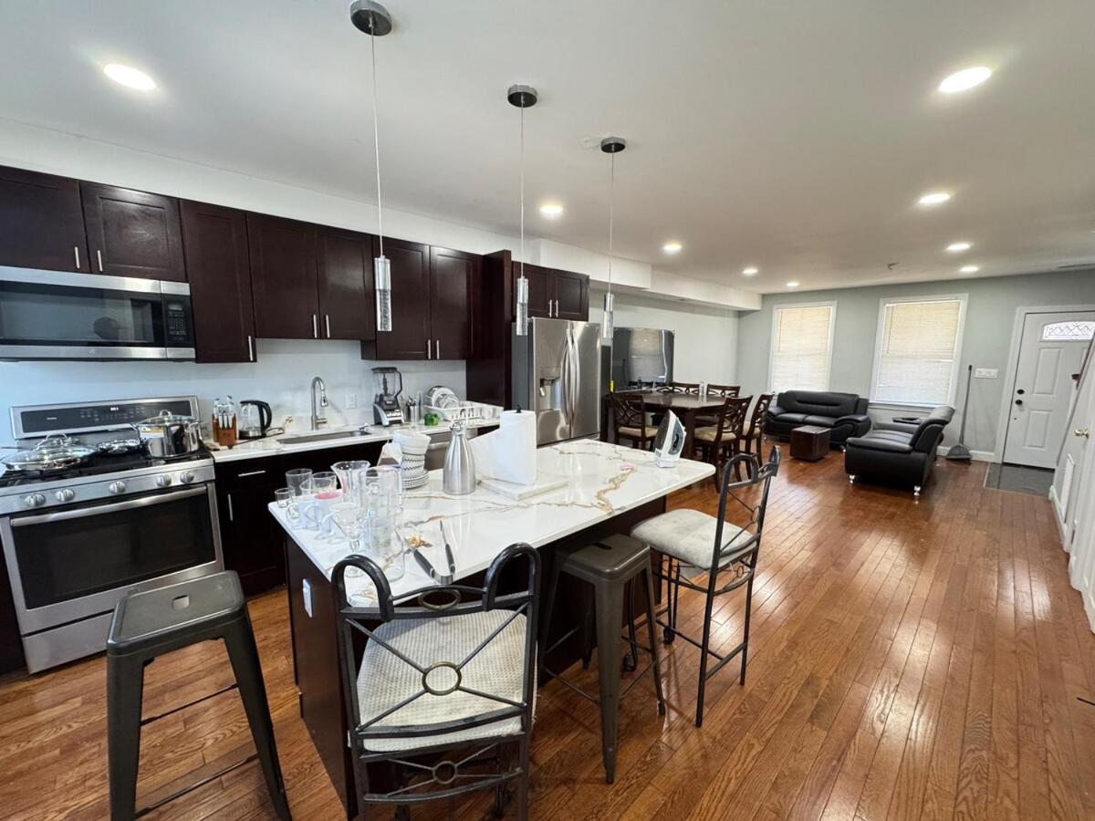 Beautiful 3br Updated House Dc - Private Parking Holiday home *