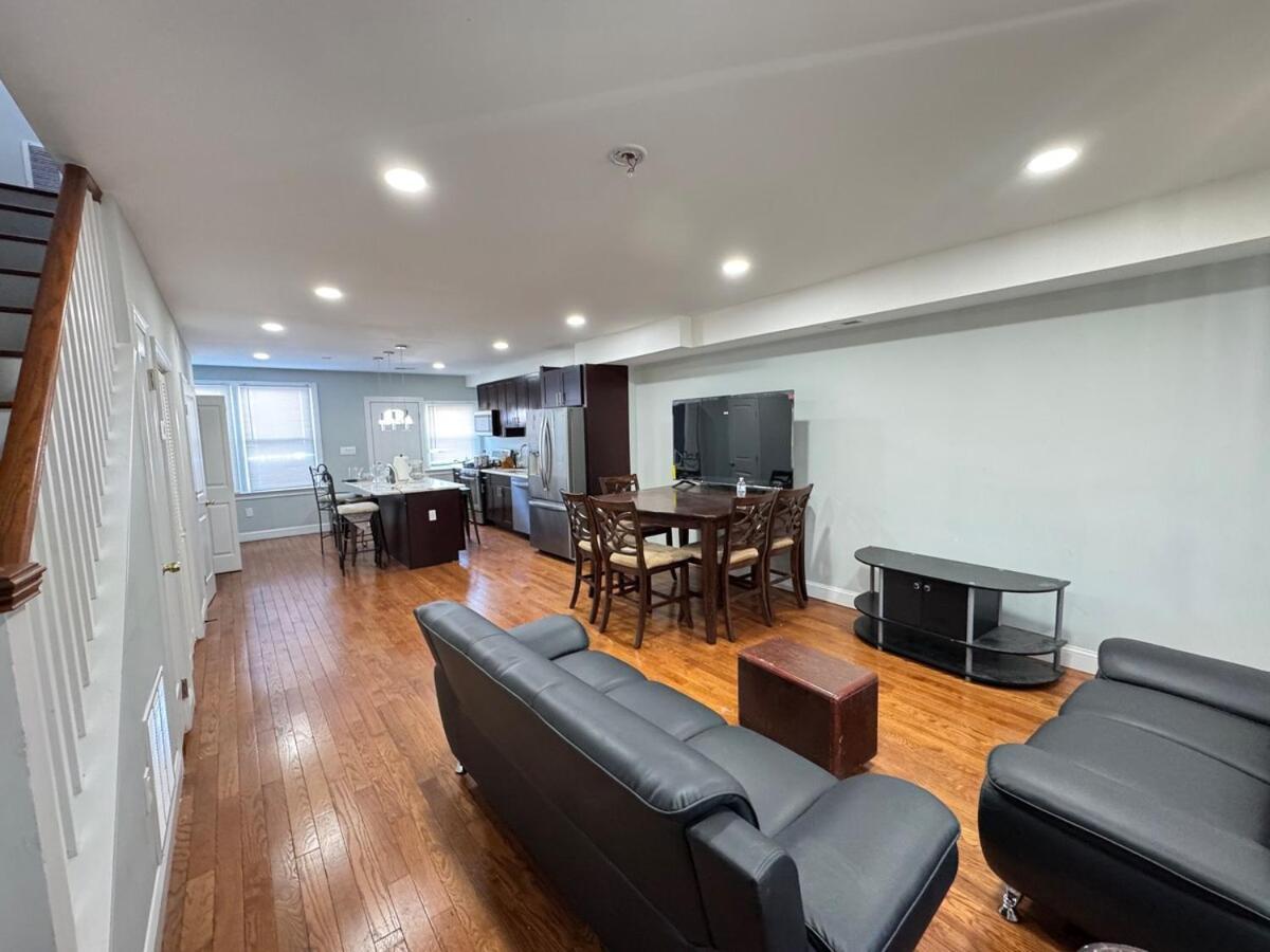 Beautiful 3br Updated House Dc - Private Parking * Washington