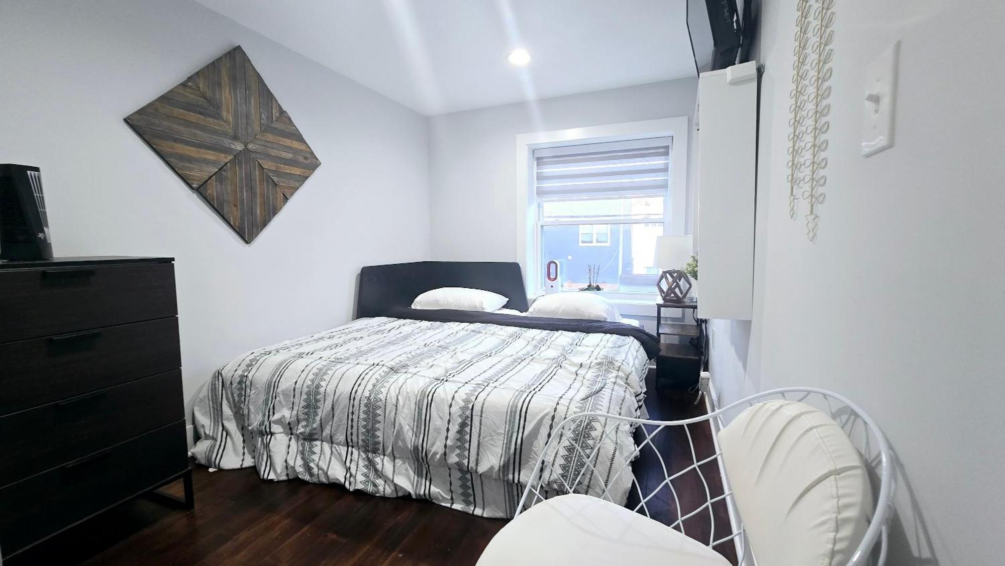 Holiday home Modern, Chic, 3bd, Metro Accessible And Free Parking *