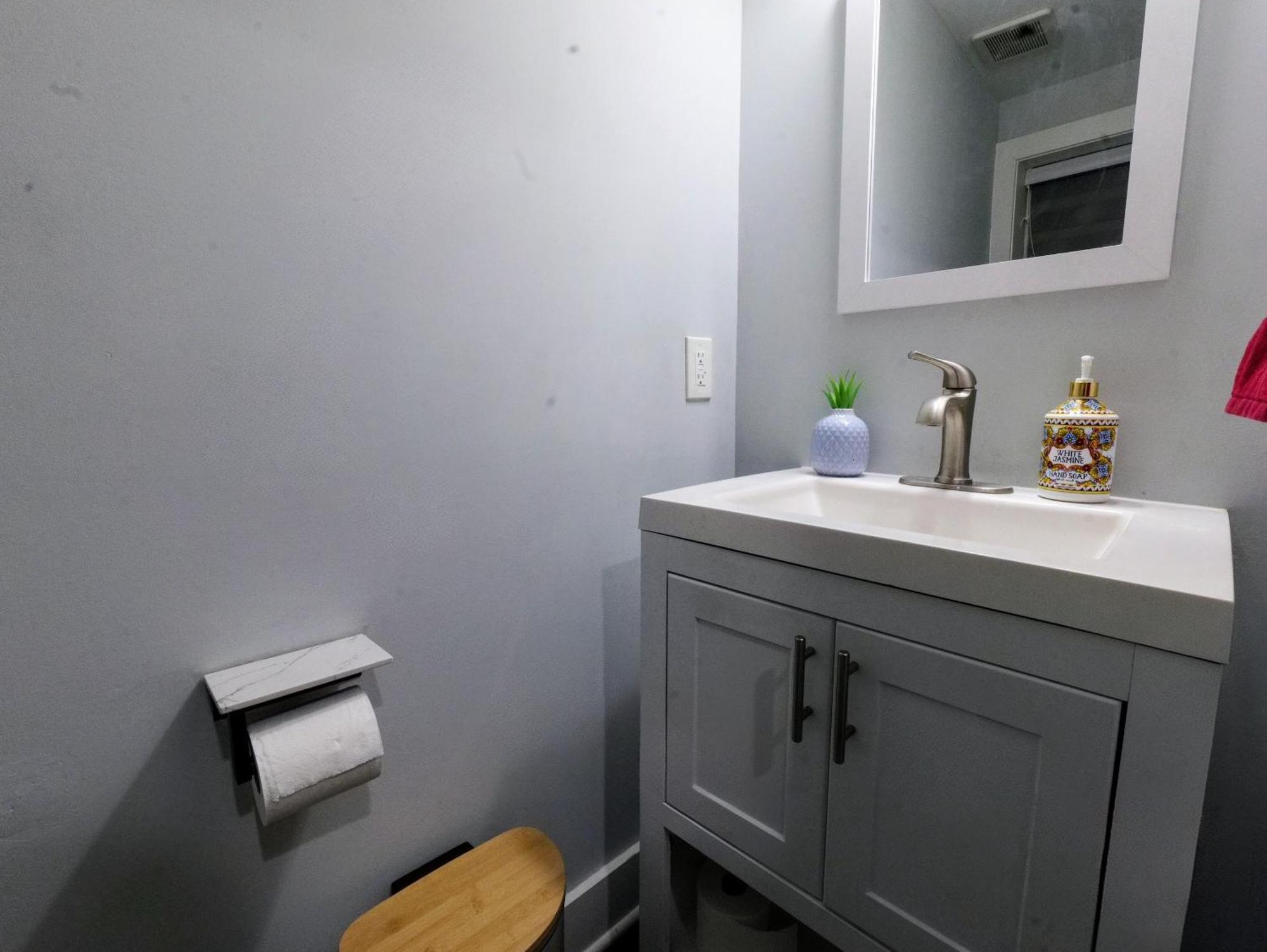 Holiday home Modern, Chic, 3bd, Metro Accessible And Free Parking Washington