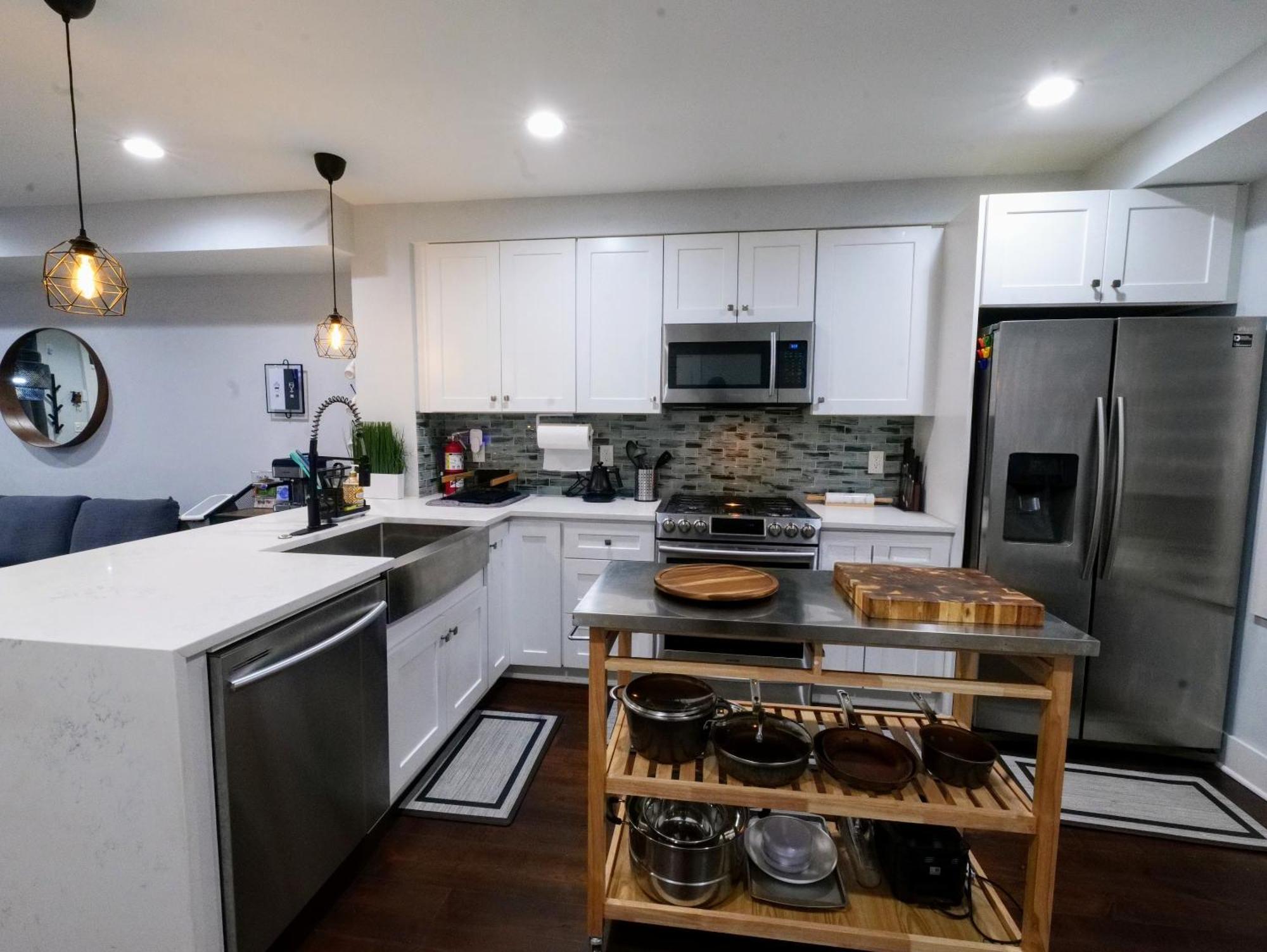 Modern, Chic, 3bd, Metro Accessible And Free Parking Holiday home *