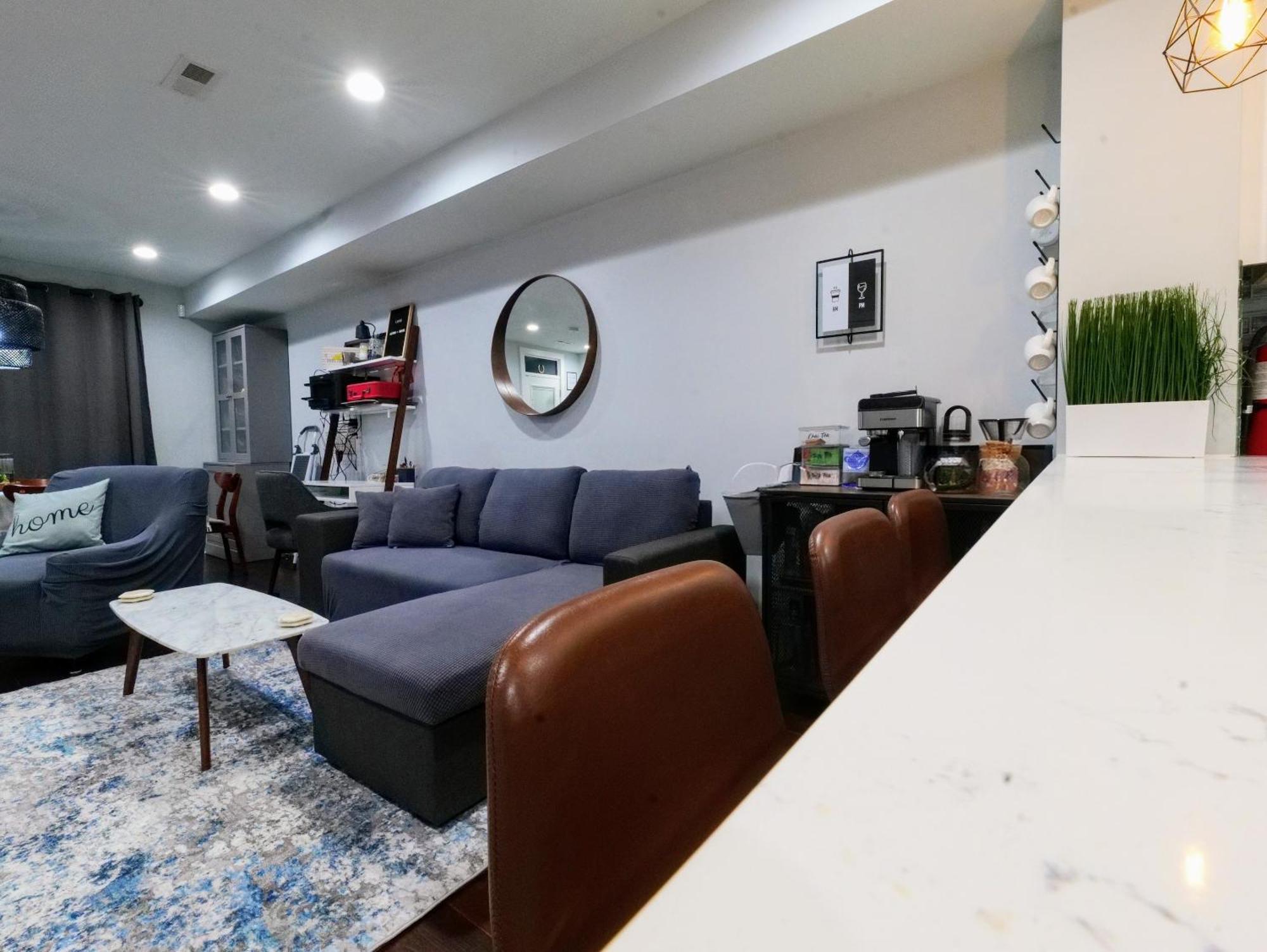 Holiday home Modern, Chic, 3bd, Metro Accessible And Free Parking