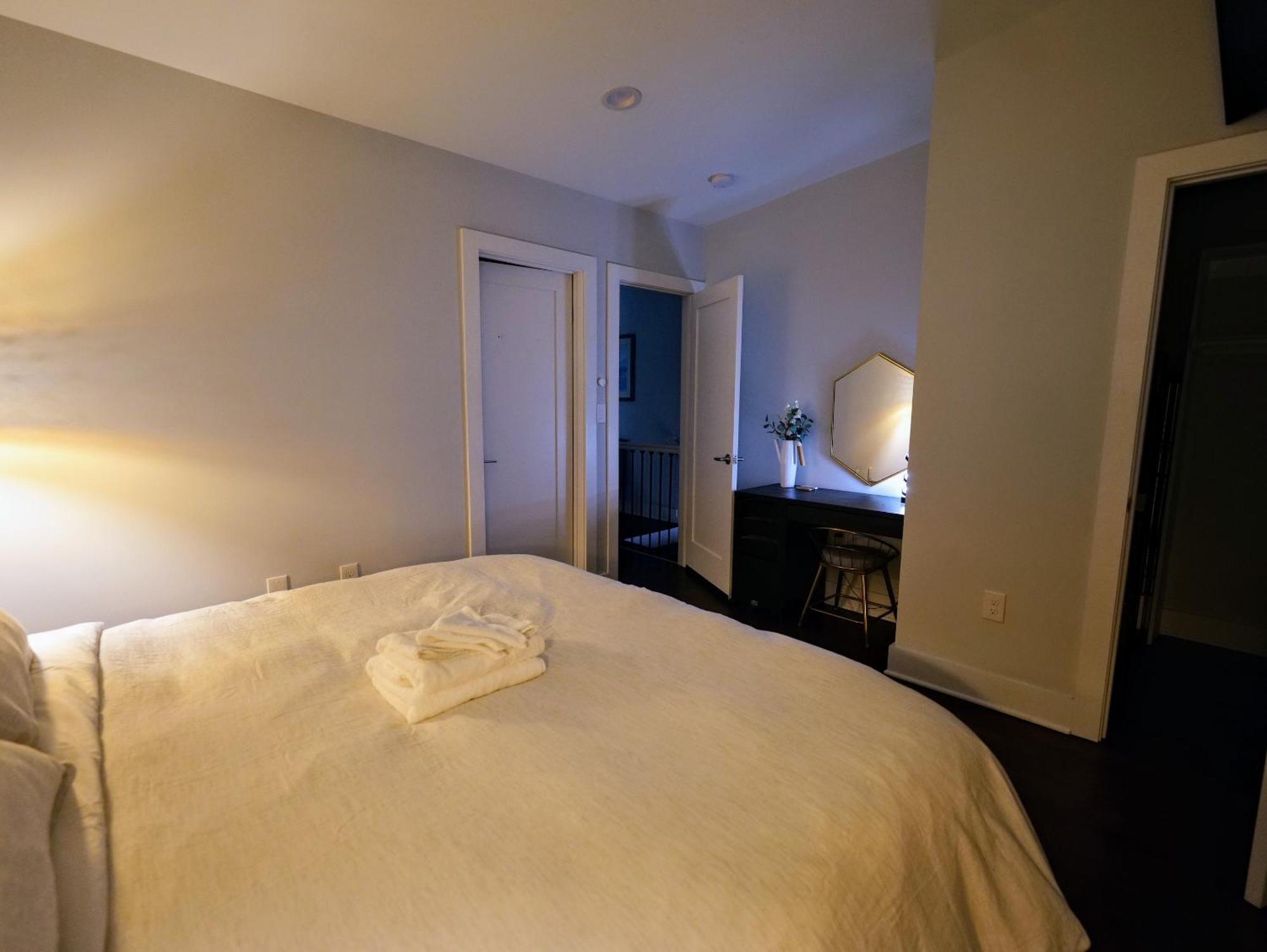 Holiday home Modern, Chic, 3bd, Metro Accessible And Free Parking *