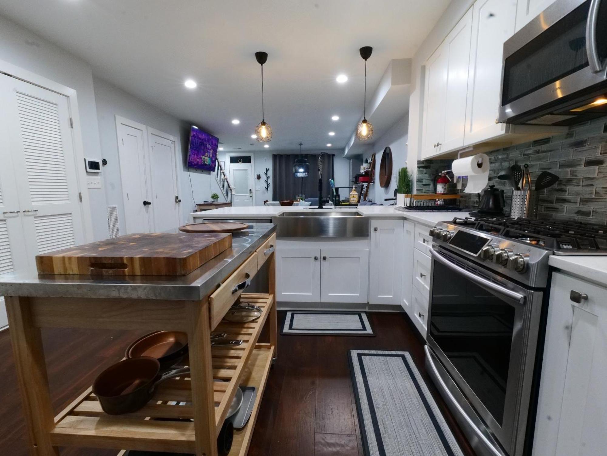 Holiday home Modern, Chic, 3bd, Metro Accessible And Free Parking