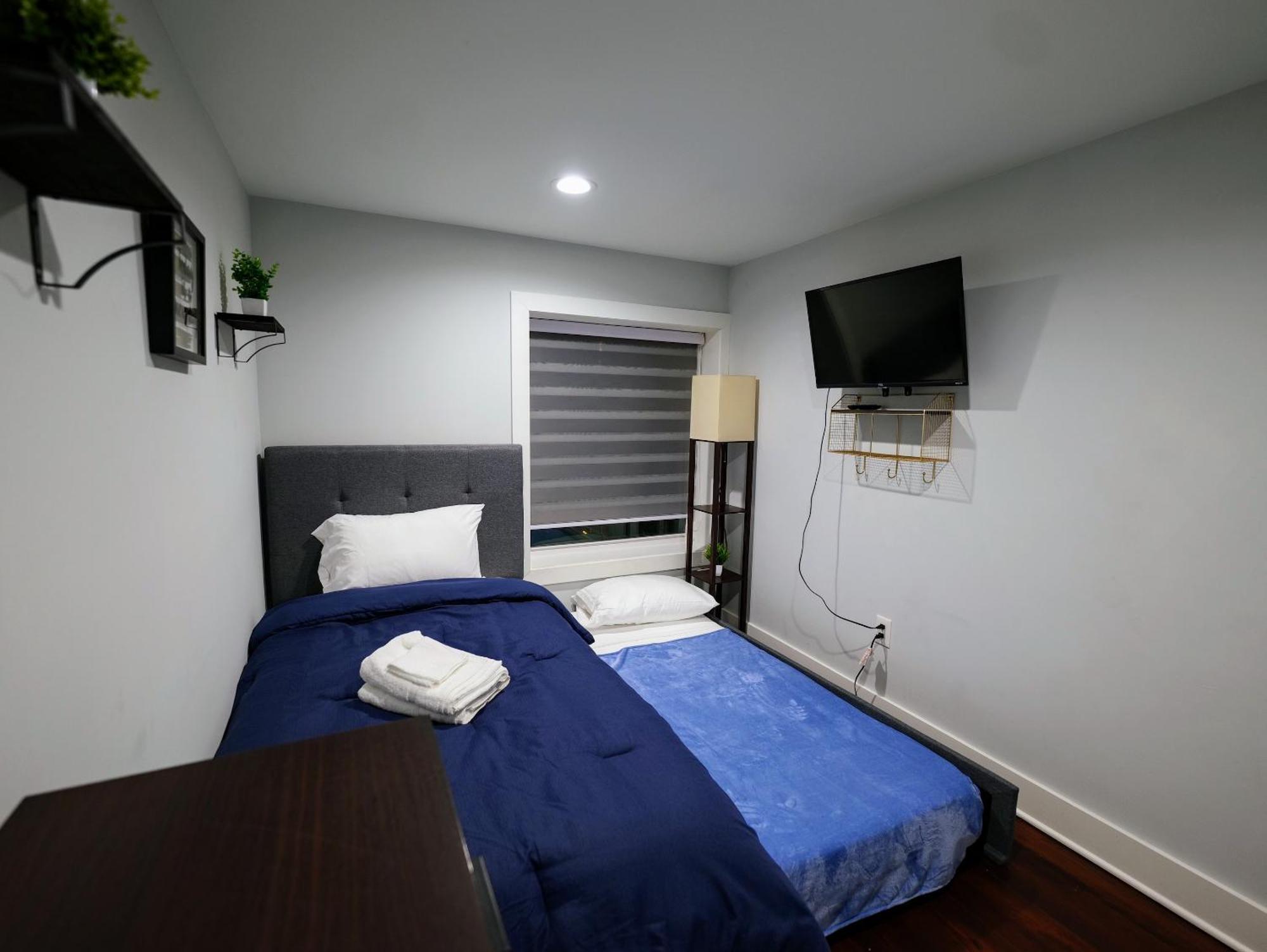 Modern, Chic, 3bd, Metro Accessible And Free Parking