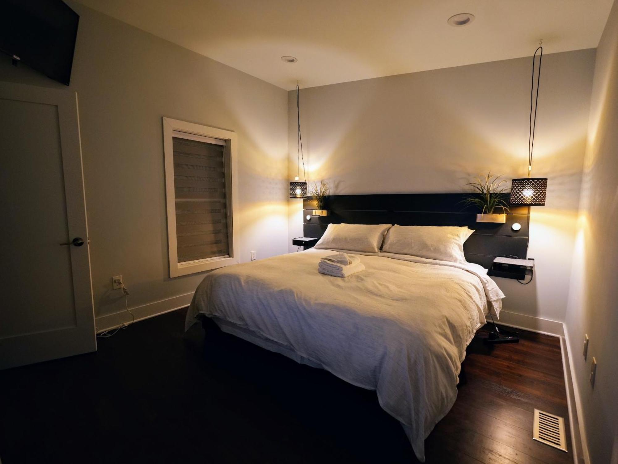 Holiday home Modern, Chic, 3bd, Metro Accessible And Free Parking *