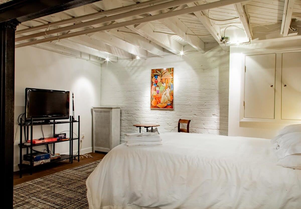 The E St Retreat Lovely 3-br Nestled Between H St & Eastern Market Holiday home Washington