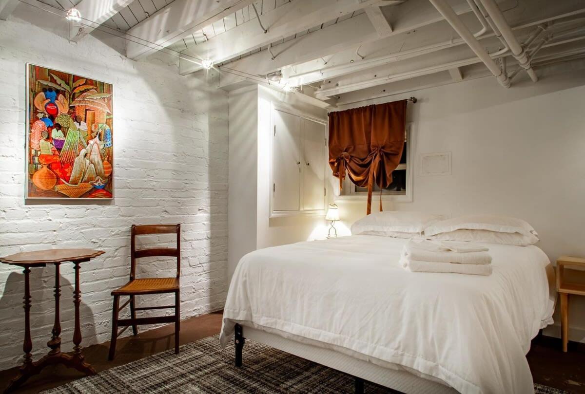 The E St Retreat Lovely 3-br Nestled Between H St & Eastern Market Washington