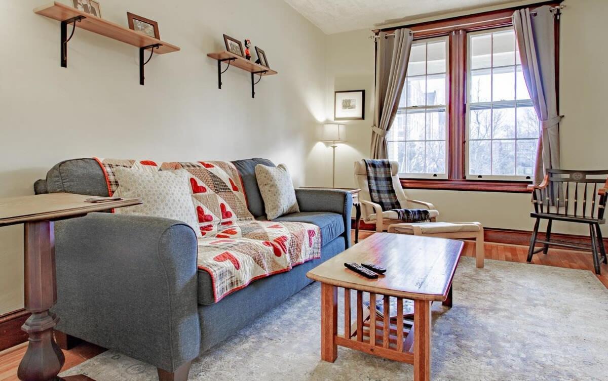 The E St Retreat Lovely 3-br Nestled Between H St & Eastern Market Washington