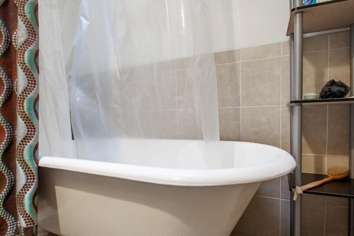 The E St Retreat Lovely 3-br Nestled Between H St & Eastern Market *