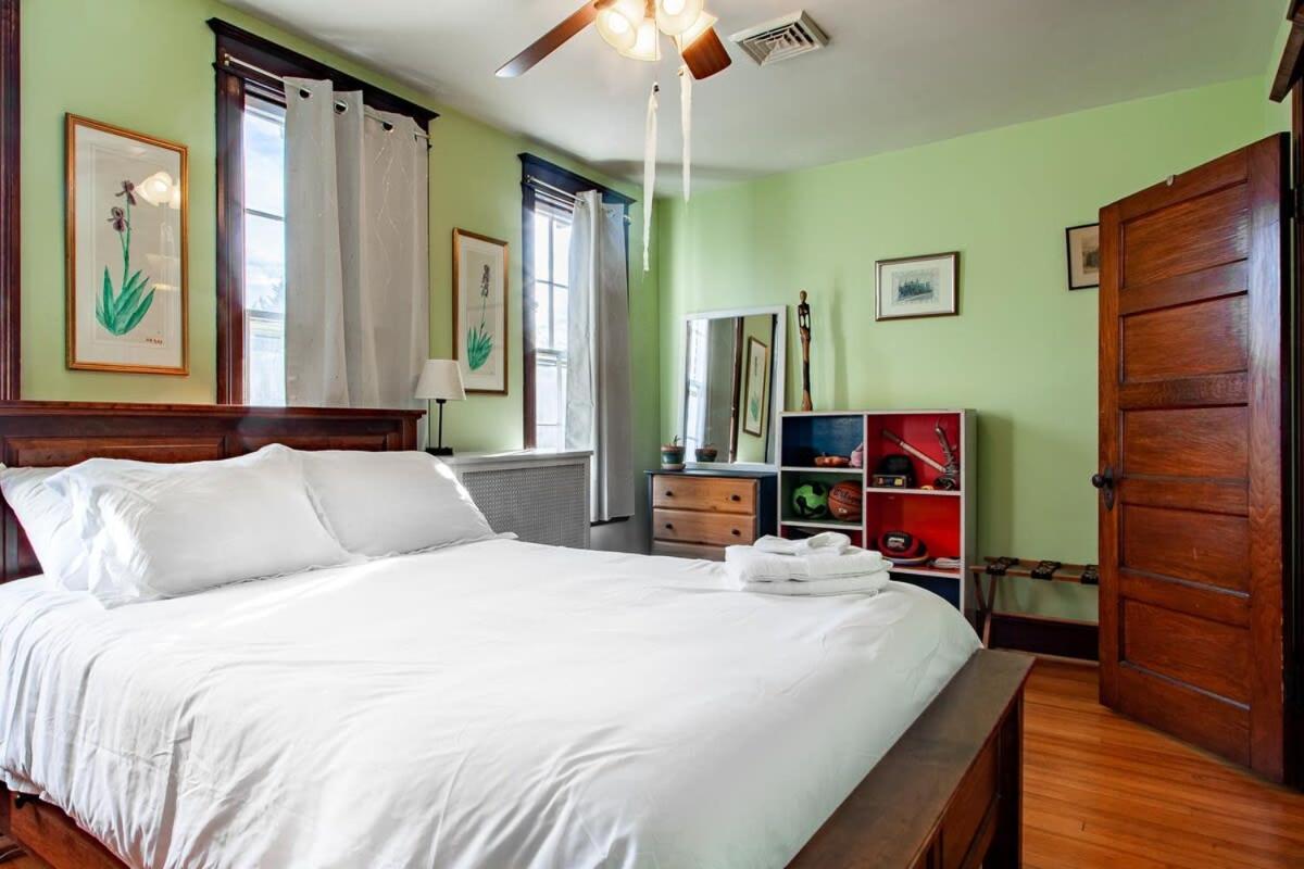 The E St Retreat Lovely 3-br Nestled Between H St & Eastern Market Washington