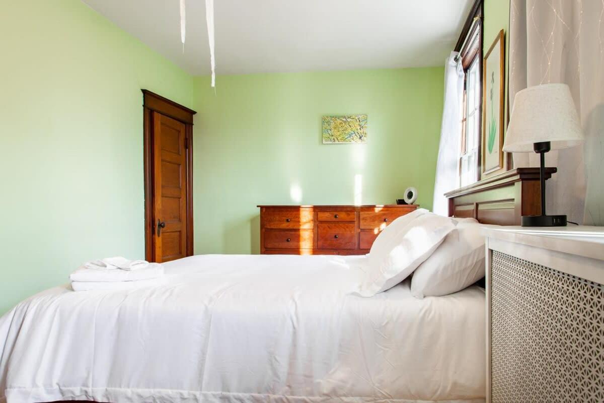 The E St Retreat Lovely 3-br Nestled Between H St & Eastern Market * Washington