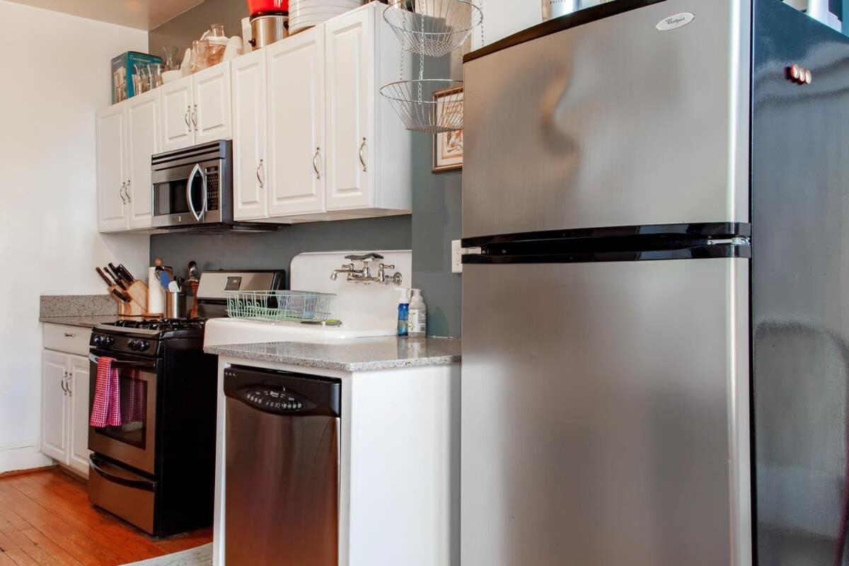 The E St Retreat Lovely 3-br Nestled Between H St & Eastern Market Holiday home Washington