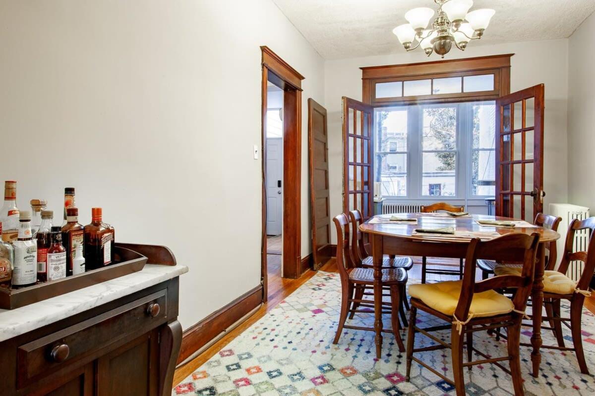The E St Retreat Lovely 3-br Nestled Between H St & Eastern Market * Washington