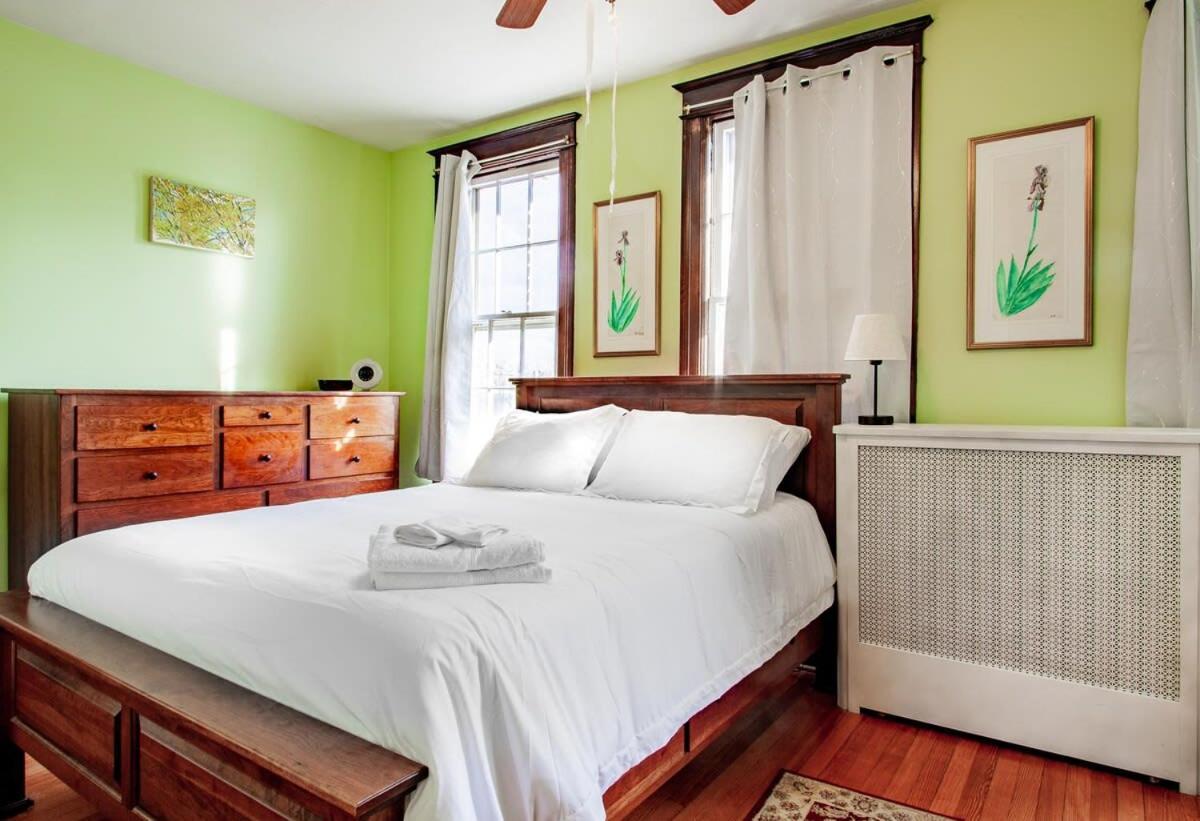 The E St Retreat Lovely 3-br Nestled Between H St & Eastern Market *