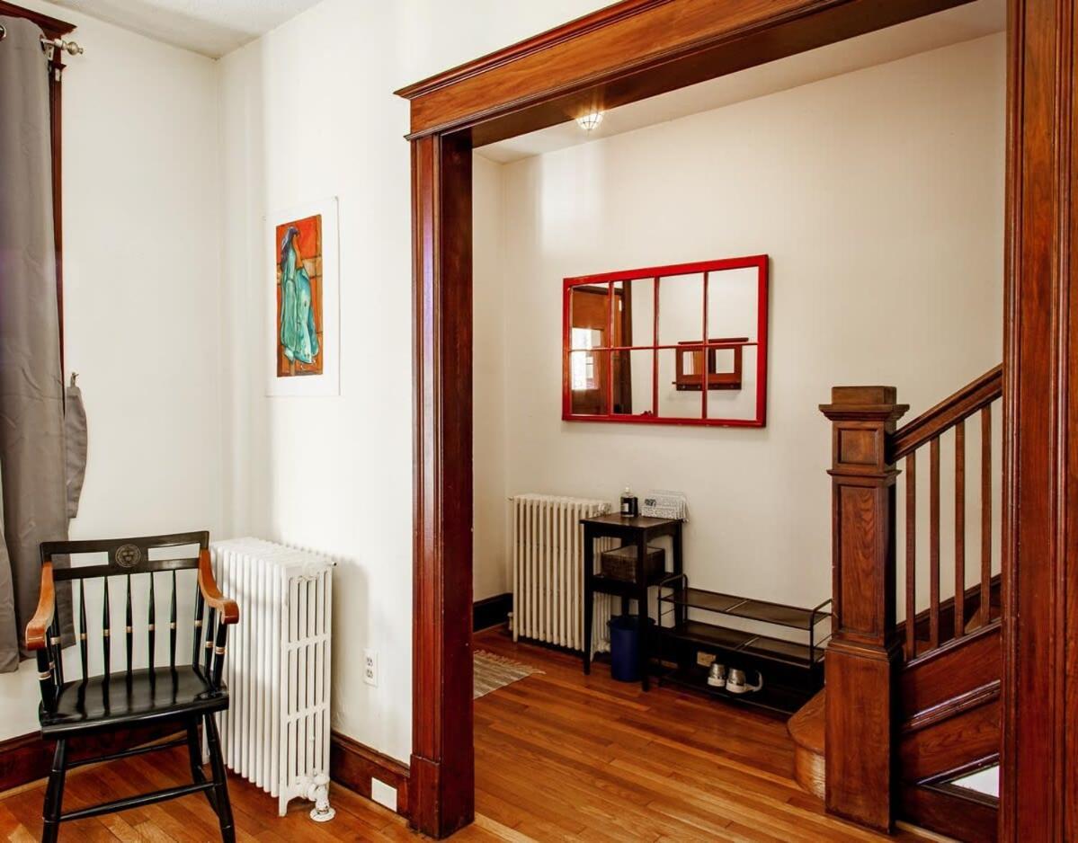 The E St Retreat Lovely 3-br Nestled Between H St & Eastern Market * Washington